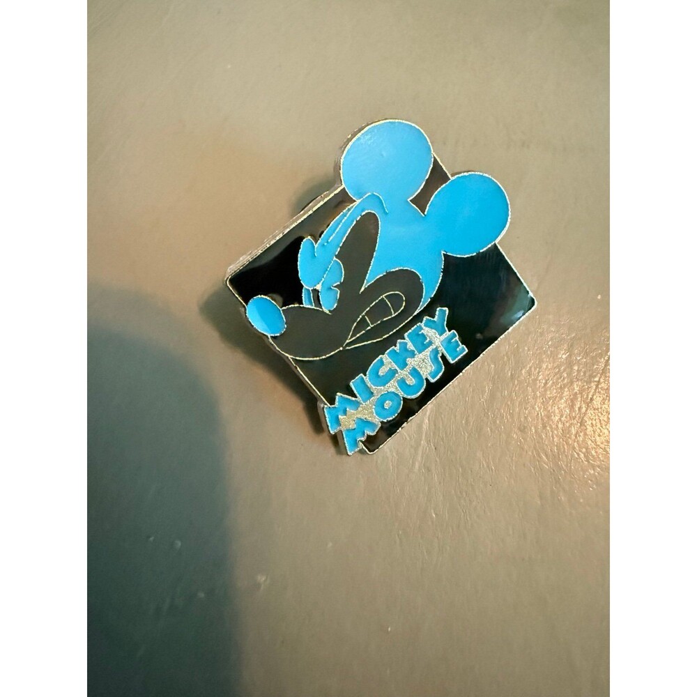 2012 Mickey Pop-Art Expressions Mystery Pin Pouch Collection